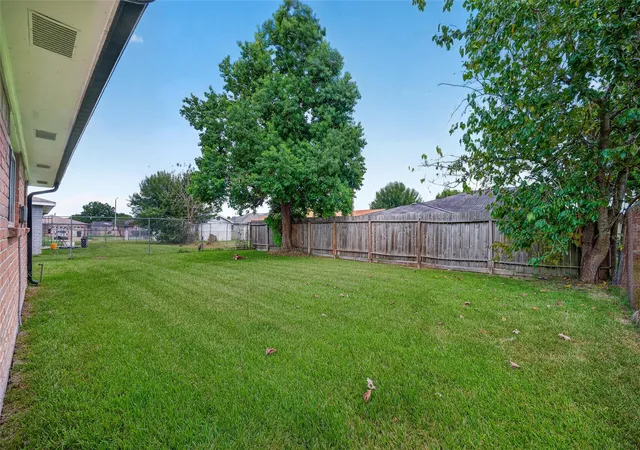 50th image of 12711 Greenshire Dr Dr, Houston, TX 77048 | MLS# 12048942