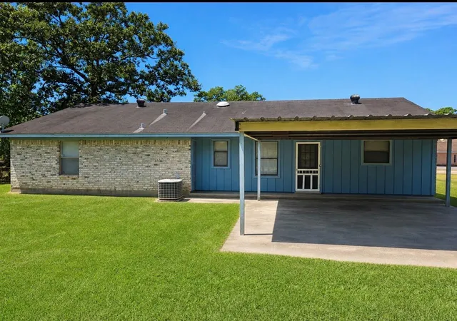 Photo 4 of Single family home for sale at 707 Willow Ave, Cleveland, TX 77327 | MLS# 73631342 | Listing updated on 2026-10-06