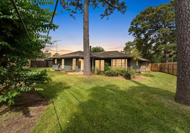 2nd image of 3607 Camelot St, Baytown, TX 77521 | MLS# 37379778