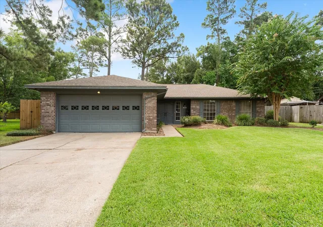 3rd image of 3607 Camelot St, Baytown, TX 77521 | MLS# 37379778