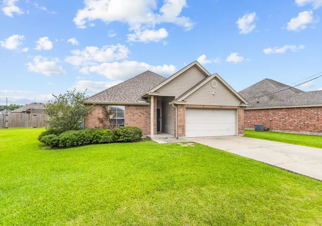 Homes for sale in Lumberton, TX | 5660 S Samantha Lane Lake, Lumberton, TX 77612 | MLS# 84430261