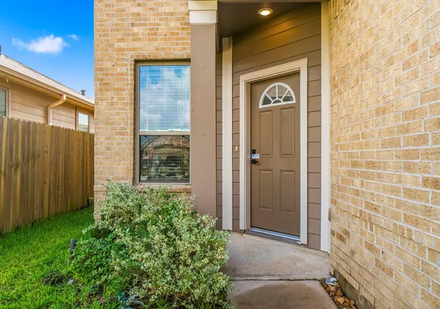 Photo 3 of Single family home for sale at 14212 Sedona Ridge Dr, Conroe, TX 77303 | MLS# 49382321 | Listing updated on 2026-08-03