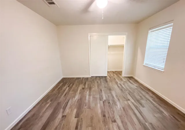Photo 3 of Single family home for sale at 14553 Stone Creek Dr, Tyler, TX 75709 | MLS# 21392501 | Listing updated on 2026-10-08