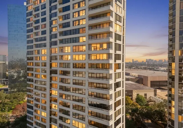 Photo 1 of Condo for sale at 14 Greenway Plz #17Q, Houston, TX 77046 | MLS# 81214906 | Listing updated on 2026-09-22