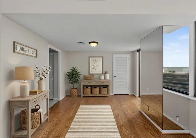 Photo 3 of Condo for sale at 14 Greenway Plz #17Q, Houston, TX 77046 | MLS# 81214906 | Listing updated on 2026-09-22