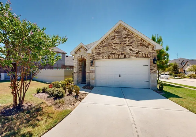 Photo 3 of Single family home for sale at 9208 Inland Leather Ln, Conroe, TX 77385 | MLS# 16469631 | Listing updated on 2026-09-18