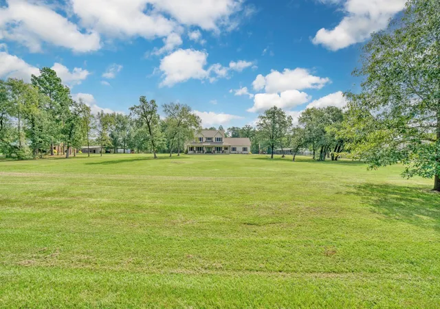 2nd image of 26 Woodland Hills Dr, Huntsville, TX 77320 | MLS# 28230778