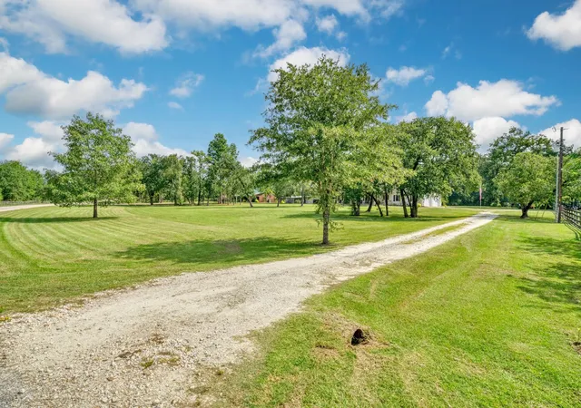 Photo 3 of Single family home for sale at 26 Woodland Hills Dr, Huntsville, TX 77320 | MLS# 28230778 | Listing updated on 2026-08-05