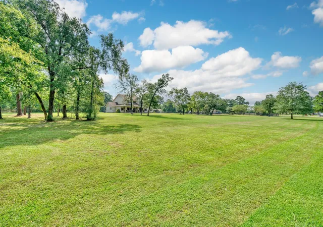 Photo 3 of Single family home for sale at 26 Woodland Hills Dr, Huntsville, TX 77320 | MLS# 28230778 | Listing updated on 2026-08-05