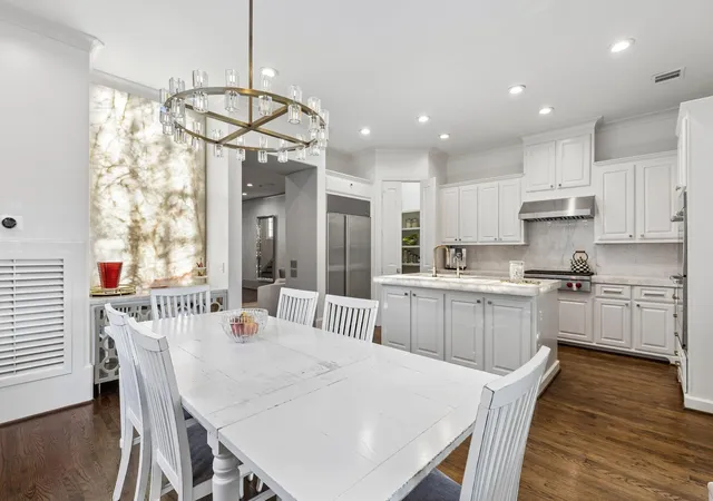 Photo 3 of Townhouse for sale at 2518 Westgate Dr #A, Houston, TX 77019 | MLS# 239622 | Listing updated on 2026-08-01