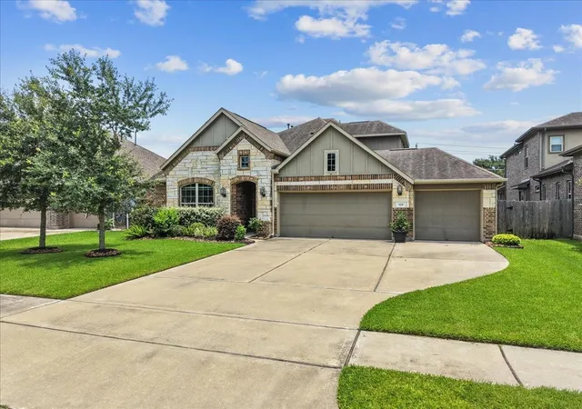 1st image of 328 Woodway Dr, League City, TX 77573 | MLS# 21347839