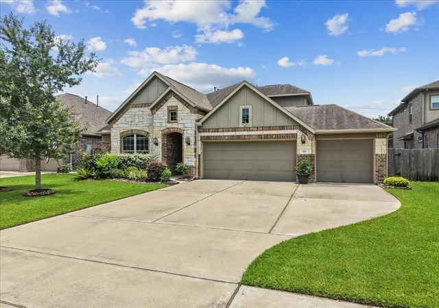 2nd image of 328 Woodway Dr, League City, TX 77573 | MLS# 21347839