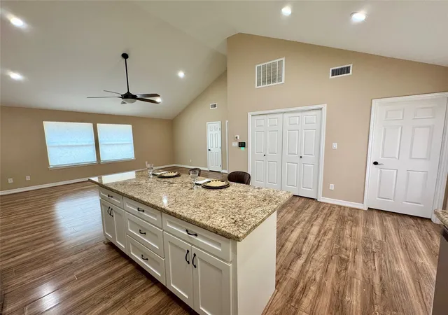 Photo 3 of Sale Pending at 534 Oakdale Dr, Huntsville, TX 77320 | MLS# 30016074 | Listing updated on 2026-09-11