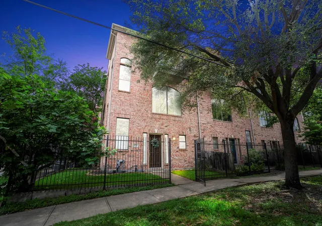 Photo 2 of Sale Pending at 2719 La Branch St, Houston, TX 77004 | MLS# 36037404 | Listing updated on 2026-09-16