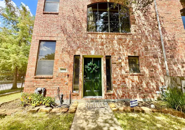 Photo 3 of Sale Pending at 2719 La Branch St, Houston, TX 77004 | MLS# 36037404 | Listing updated on 2026-09-16