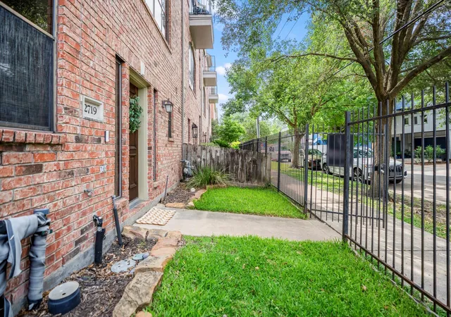 Photo 4 of Sale Pending at 2719 La Branch St, Houston, TX 77004 | MLS# 36037404 | Listing updated on 2026-09-16