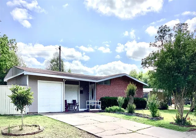 Photo 1 of Single family home for sale at 6609 Scribner Rd, Houston, TX 77074 | MLS# 70216428 | Listing updated on 2026-08-20