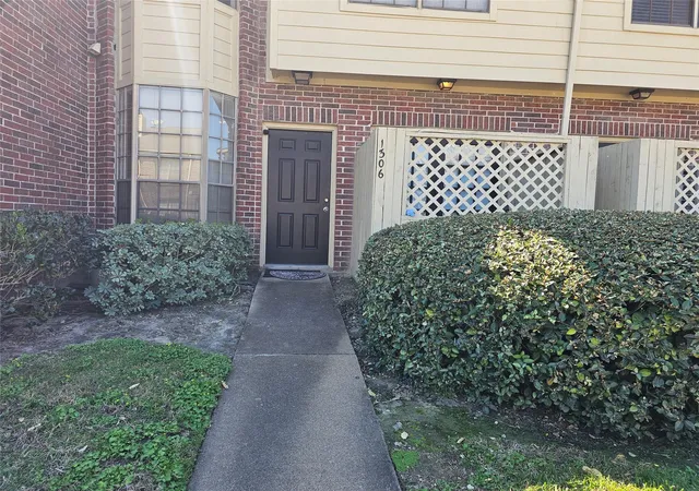 2nd image of 2121 El Paseo St, Houston, TX 77054