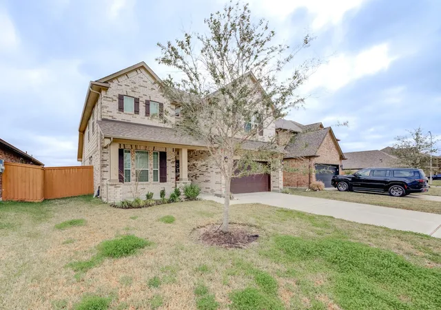 Photo 3 of Single family home for sale at 10739 Cliffs View Dr, Rosharon, TX 77583 | MLS# 66102811 | Listing updated on 2026-10-07