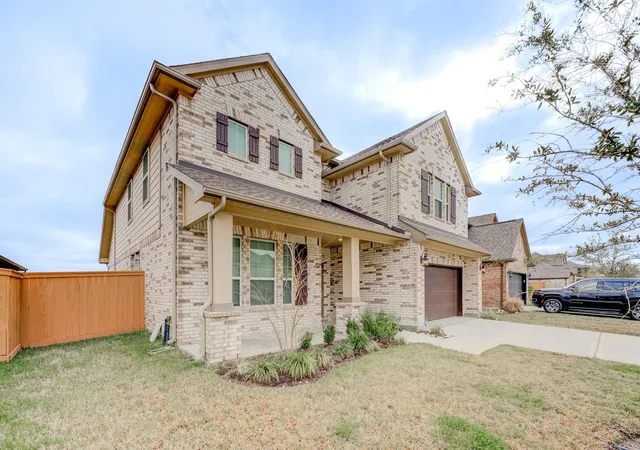 Photo 3 of Single family home for sale at 10739 Cliffs View Dr, Rosharon, TX 77583 | MLS# 66102811 | Listing updated on 2026-10-07