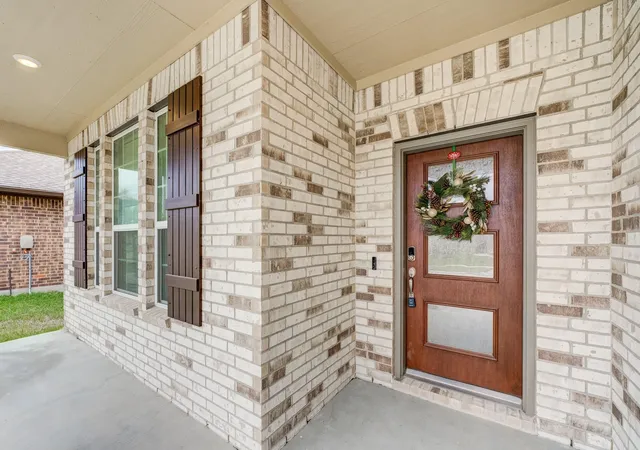 Photo 4 of Single family home for sale at 10739 Cliffs View Dr, Rosharon, TX 77583 | MLS# 66102811 | Listing updated on 2026-10-07
