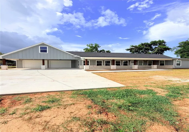 Single family home for sale at 301 E San Bernard St, Brazoria, TX 77422 | MLS# 45987285 | Listing updated on 2026-10-05