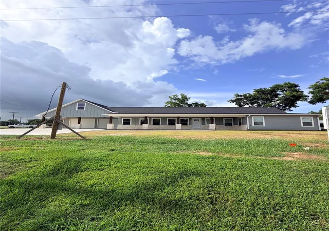 Photo 1 of Single family home for sale at 301 E San Bernard St, Brazoria, TX 77422 | MLS# 45987285 | Listing updated on 2026-10-05
