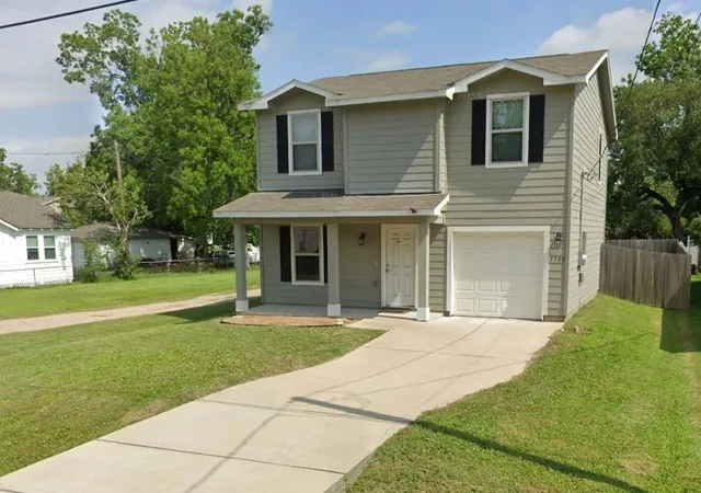 Photo 2 of Single family home for sale at 1908 Bellview St, La Marque, TX 77568 | MLS# 33602137 | Listing updated on 2026-08-01