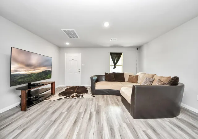 Photo 3 of Single family home for sale at 1908 Bellview St, La Marque, TX 77568 | MLS# 33602137 | Listing updated on 2026-08-01