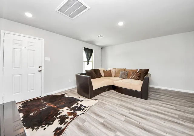 Photo 4 of Single family home for sale at 1908 Bellview St, La Marque, TX 77568 | MLS# 33602137 | Listing updated on 2026-08-01