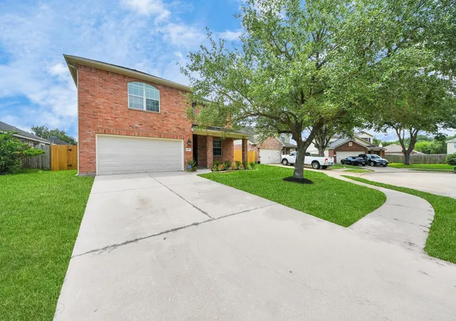 Photo 2 of Single family home for sale at 7925 Diamond Oak Dr, Texas City, TX 77591 | MLS# 11431013 | Listing updated on 2026-03-19