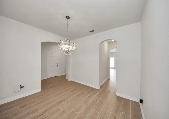 Photo 4 of Single family home for sale at 7925 Diamond Oak Dr, Texas City, TX 77591 | MLS# 11431013 | Listing updated on 2026-03-19