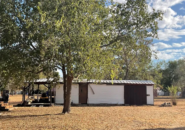 Photo 3 of Single family home for sale at 211 Martin St, Yoakum, TX 77995 | MLS# 80928742 | Listing updated on 2026-08-18