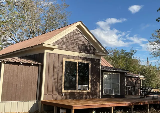 Photo 4 of Single family home for sale at 211 Martin St, Yoakum, TX 77995 | MLS# 80928742 | Listing updated on 2026-08-18