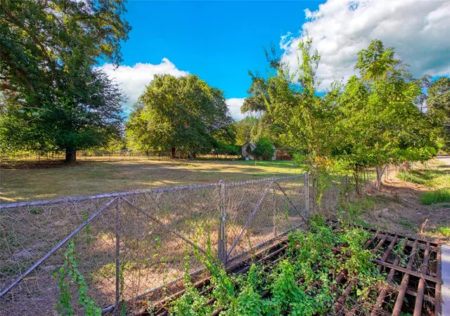 Photo 11 of Single family home for sale at 7 Lee Dr, Huntsville, TX 77320 | MLS# 35743104 | Listing updated on 2026-09-14