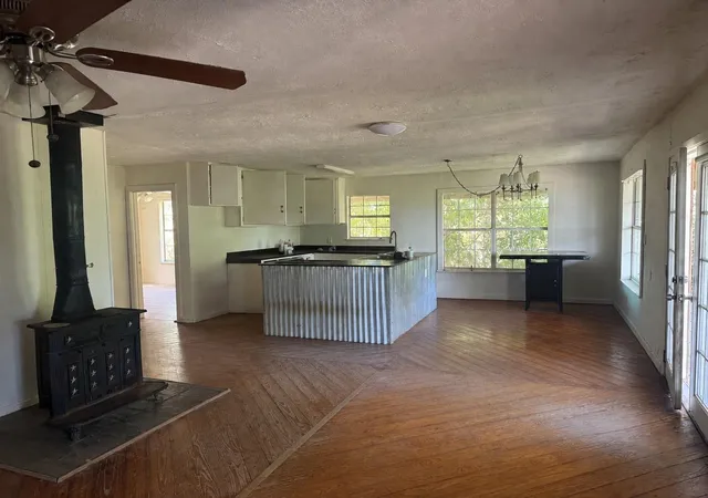 Photo 3 of Single family home for sale at 7 Lee Dr, Huntsville, TX 77320 | MLS# 35743104 | Listing updated on 2026-10-02