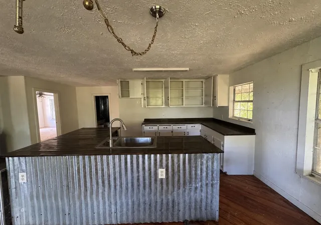 Photo 3 of Single family home for sale at 7 Lee Dr, Huntsville, TX 77320 | MLS# 35743104 | Listing updated on 2026-10-02
