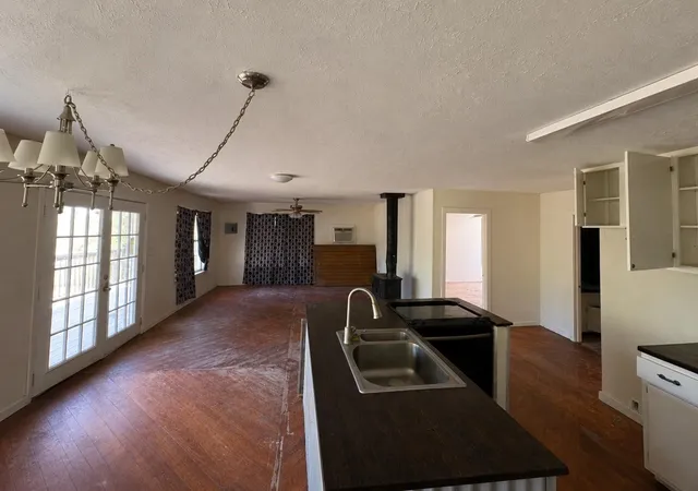 Photo 4 of Single family home for sale at 7 Lee Dr, Huntsville, TX 77320 | MLS# 35743104 | Listing updated on 2026-10-02