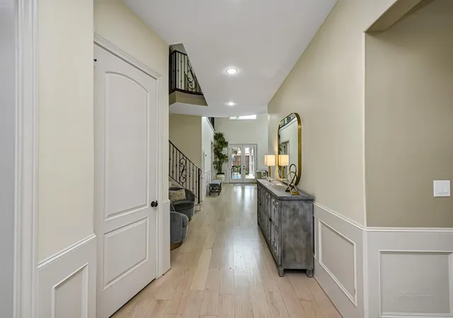 Photo 3 of Sale Pending at 1340 Idylwild St, Houston, TX 77009 | MLS# 80685640 | Listing updated on 2026-09-11