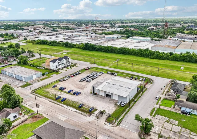 Photo 3 of Land for sale at 3201 Maury, Houston, TX 77009 | MLS# 79261534 | Listing updated on 2026-09-11