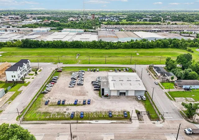Photo 4 of Land for sale at 3201 Maury, Houston, TX 77009 | MLS# 79261534 | Listing updated on 2026-09-11