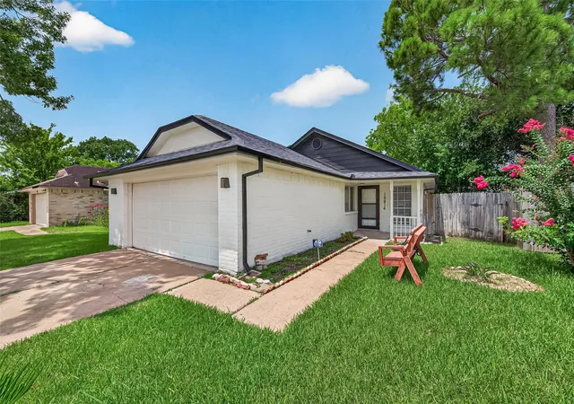 Homes for sale in Sugar Land, TX | 10814 Parkland Woods Dr, Sugar Land, TX 77498 | MLS# 97930628