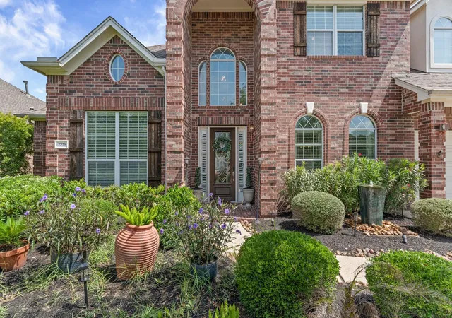 Photo 2 of Single family home for sale at 7218 Diamond Fls Ln, Spring, TX 77389 | MLS# 27500034 | Listing updated on 2026-09-12