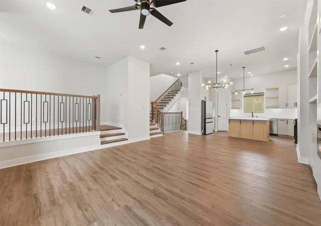 4th image of 1930 Purswell Rd, Houston, TX 77055 | MLS# 24723635