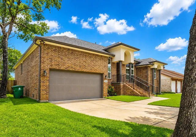 3rd image of 7214 Deep Forest Dr, Houston, TX 77088 | MLS# 43248281