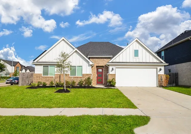 Photo 1 of Single family home for sale at 31438 Hadrians Run Rd, Fulshear, TX 77441 | MLS# 63125940 | Listing updated on 2026-10-03