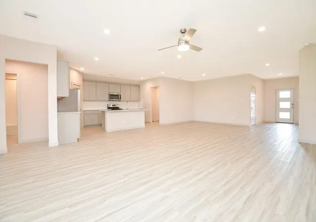 Photo 4 of Single family home for sale at 31438 Hadrians Run Rd, Fulshear, TX 77441 | MLS# 63125940 | Listing updated on 2026-10-03