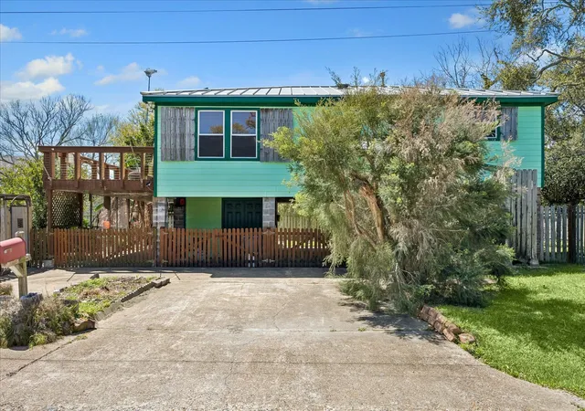 1st image of 1009 3rd St, Seabrook, TX 77586 | MLS# 87930812