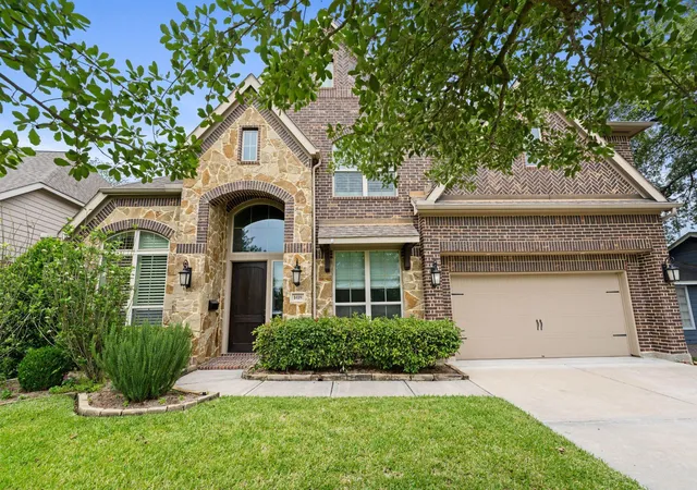 Photo 1 of Sale Pending at 1418 Du Barry Ln, Houston, TX 77018 | MLS# 56388913 | Listing updated on 2026-08-31
