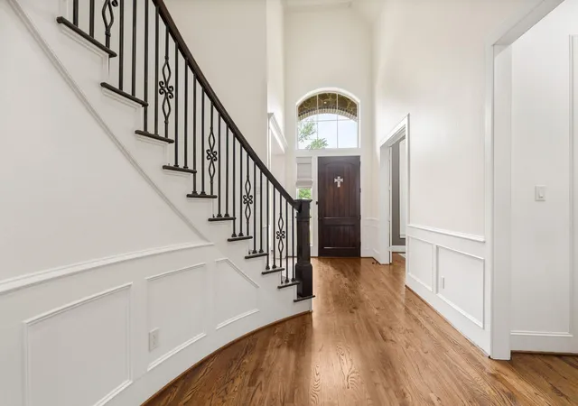 Photo 2 of Sale Pending at 1418 Du Barry Ln, Houston, TX 77018 | MLS# 56388913 | Listing updated on 2026-08-31